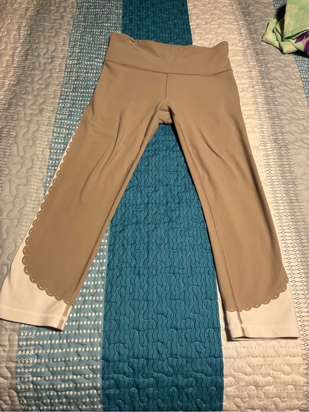 Womens Scalloped Hem Leggings - Beige and White Athletica